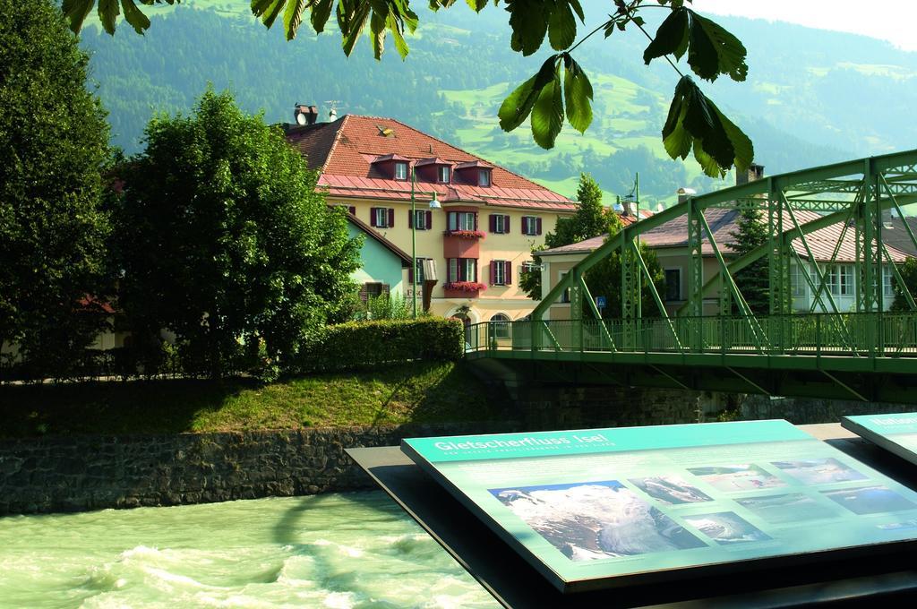 Gasthof Goldener Fisch Lienz Bagian luar foto