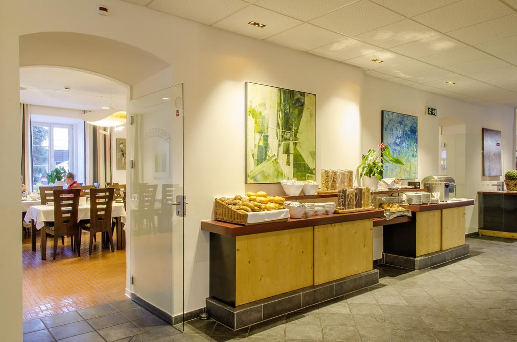 Gasthof Goldener Fisch Lienz Bagian luar foto
