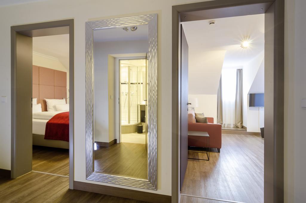 Gasthof Goldener Fisch Lienz Bagian luar foto