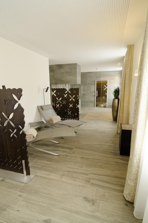 Gasthof Goldener Fisch Lienz Bagian luar foto