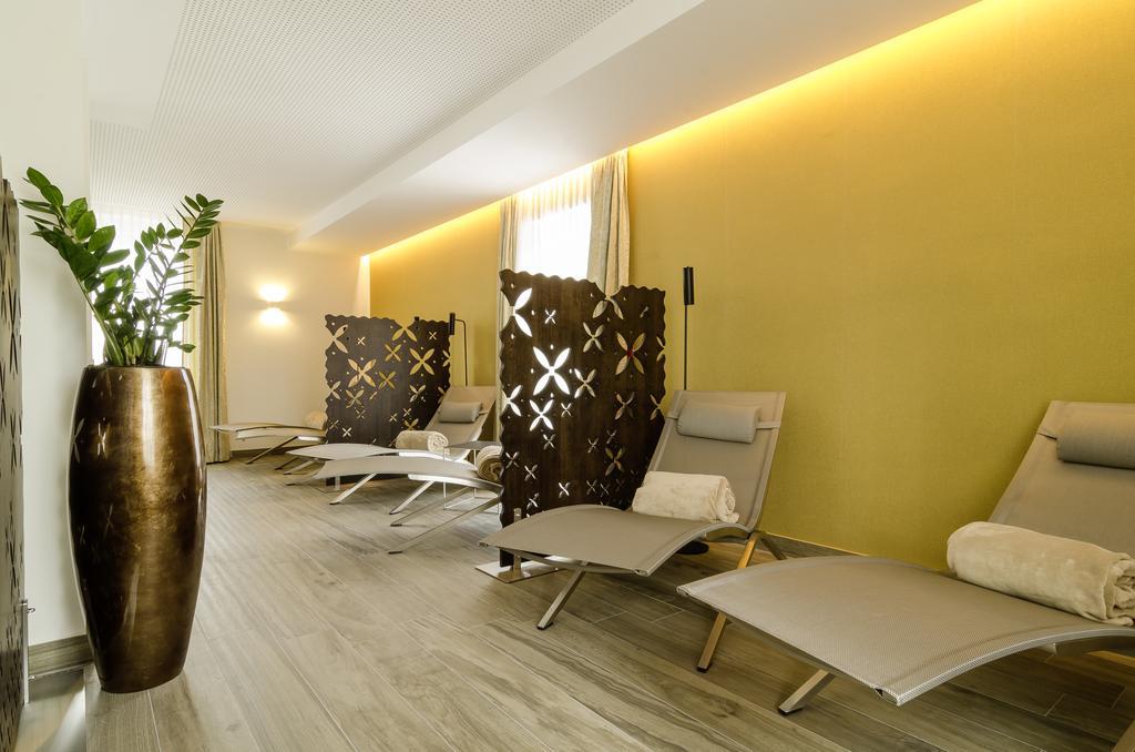 Gasthof Goldener Fisch Lienz Bagian luar foto