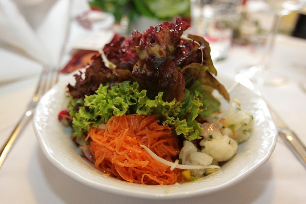 Gasthof Goldener Fisch Lienz Bagian luar foto