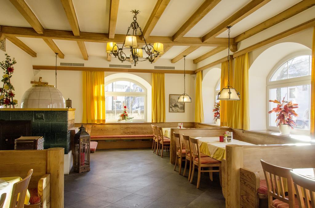 Gasthof Goldener Fisch Lienz Bagian luar foto